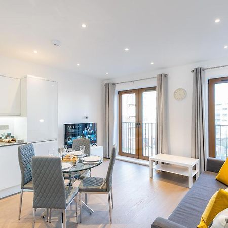 St Albans 2 Bed Luxury City Apartment, 5 Mins Walk To Train & Allocated Parking المظهر الخارجي الصورة