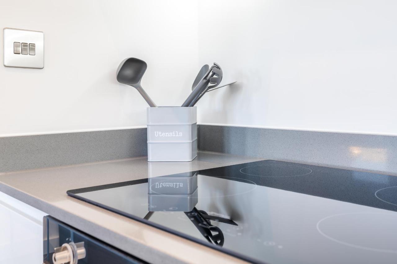 St Albans 2 Bed Luxury City Apartment, 5 Mins Walk To Train & Allocated Parking المظهر الخارجي الصورة