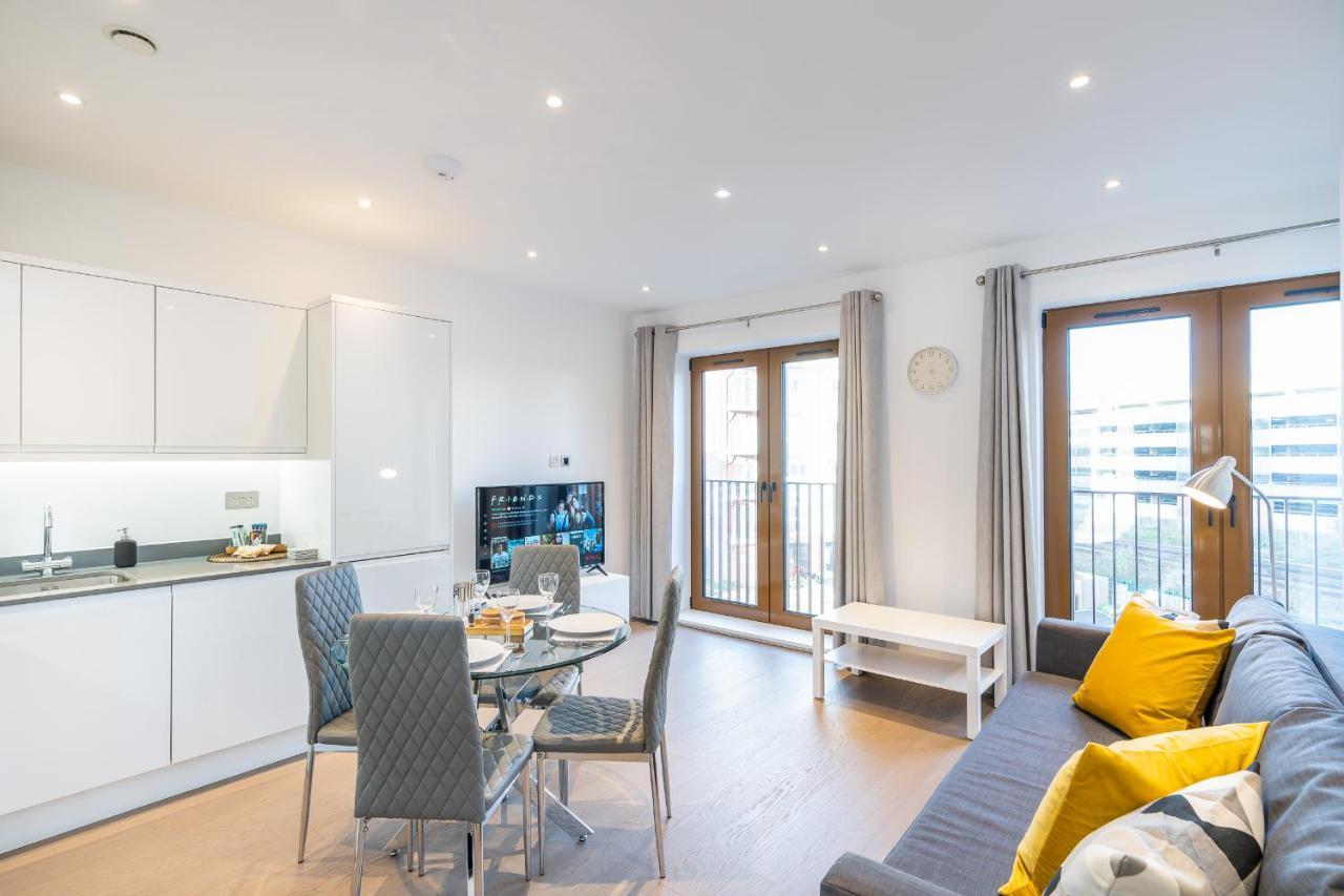 St Albans 2 Bed Luxury City Apartment, 5 Mins Walk To Train & Allocated Parking المظهر الخارجي الصورة