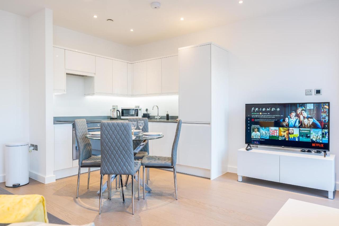 St Albans 2 Bed Luxury City Apartment, 5 Mins Walk To Train & Allocated Parking المظهر الخارجي الصورة