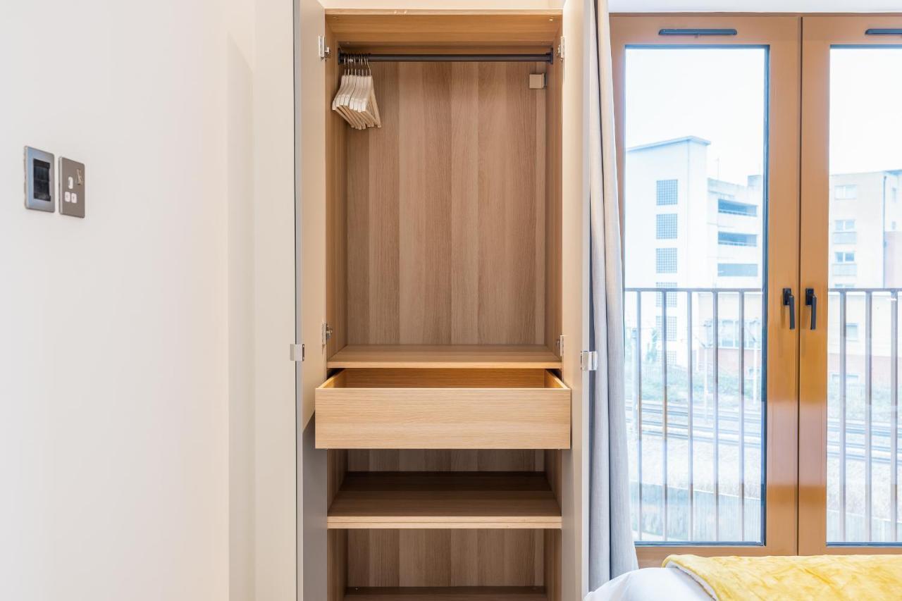 St Albans 2 Bed Luxury City Apartment, 5 Mins Walk To Train & Allocated Parking المظهر الخارجي الصورة