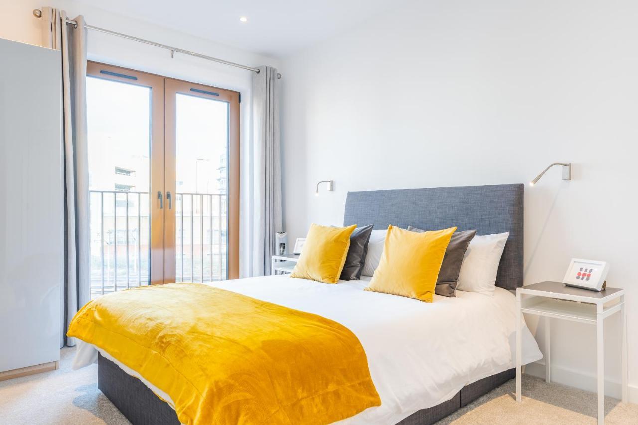 St Albans 2 Bed Luxury City Apartment, 5 Mins Walk To Train & Allocated Parking المظهر الخارجي الصورة