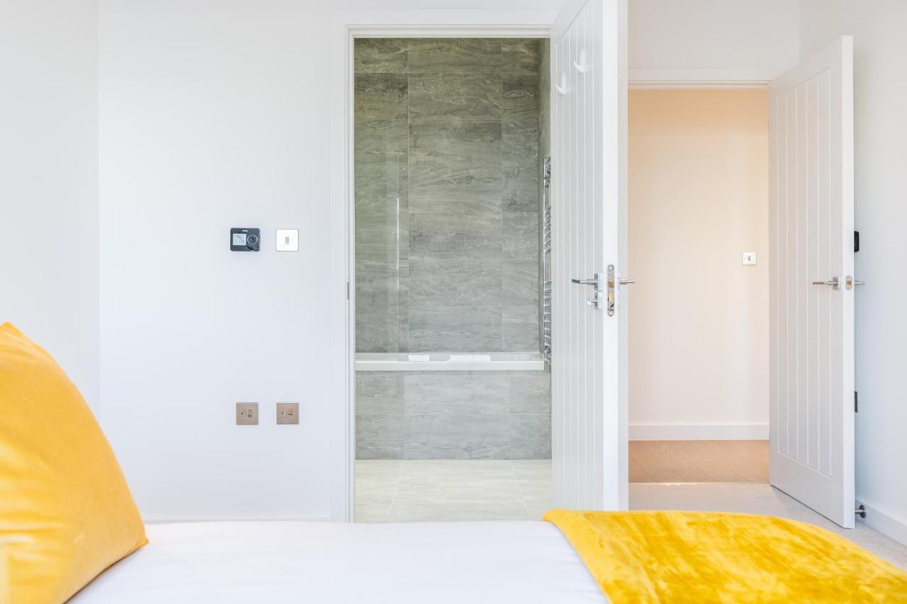 St Albans 2 Bed Luxury City Apartment, 5 Mins Walk To Train & Allocated Parking المظهر الخارجي الصورة